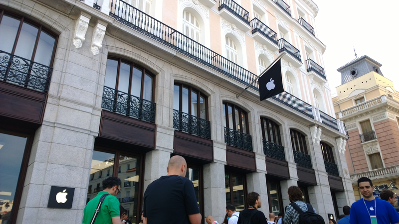 Illustration for article titled Así es el nuevo Apple Store de la Puerta del Sol de Madrid